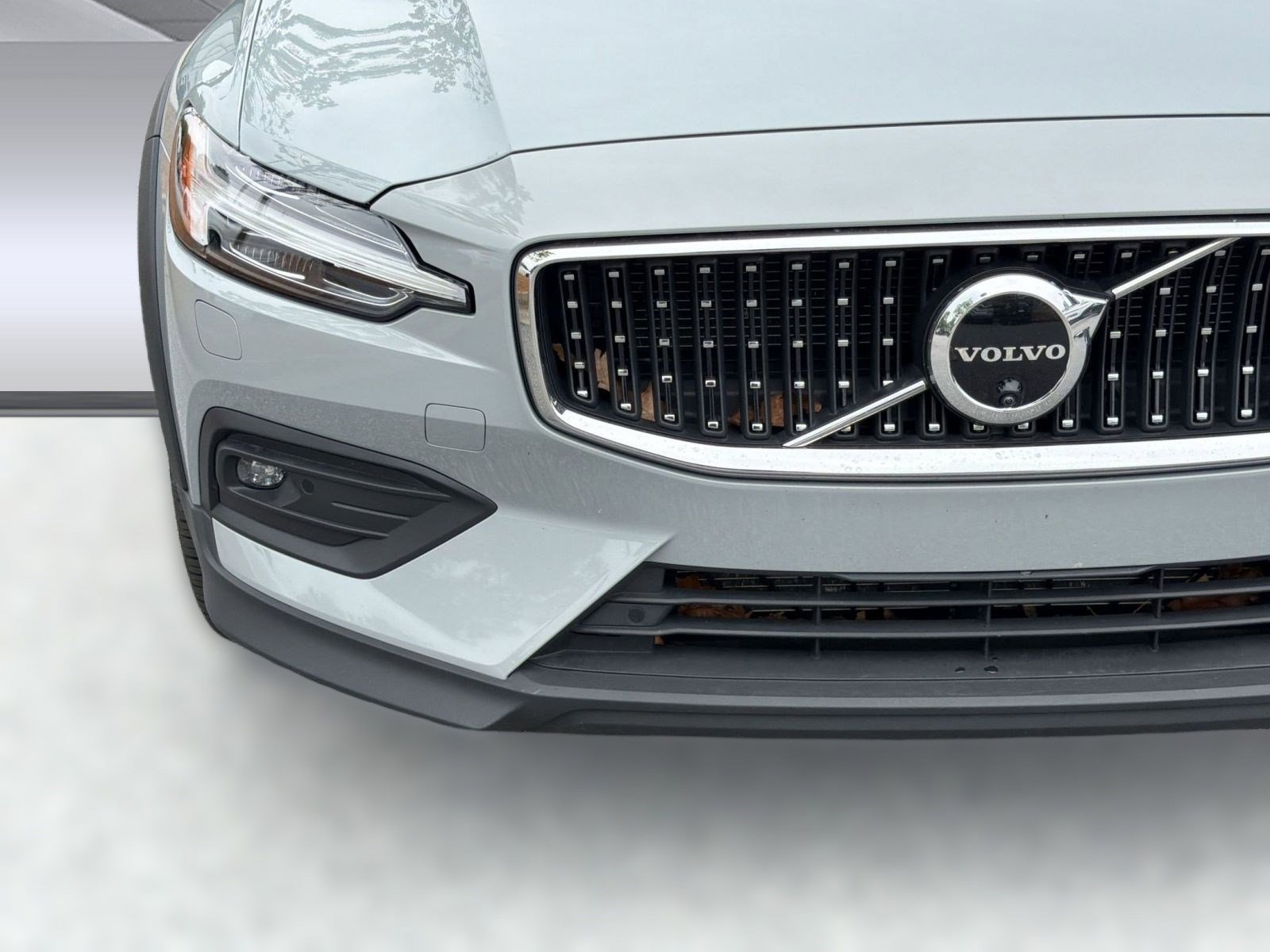 Certified 2025 Volvo V60 B5 Cross Country Plus AWD/4WD image 11