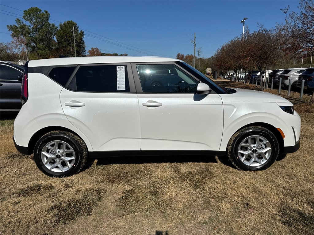 New 2025 Kia Soul LX w/ LX Technology Package image 2