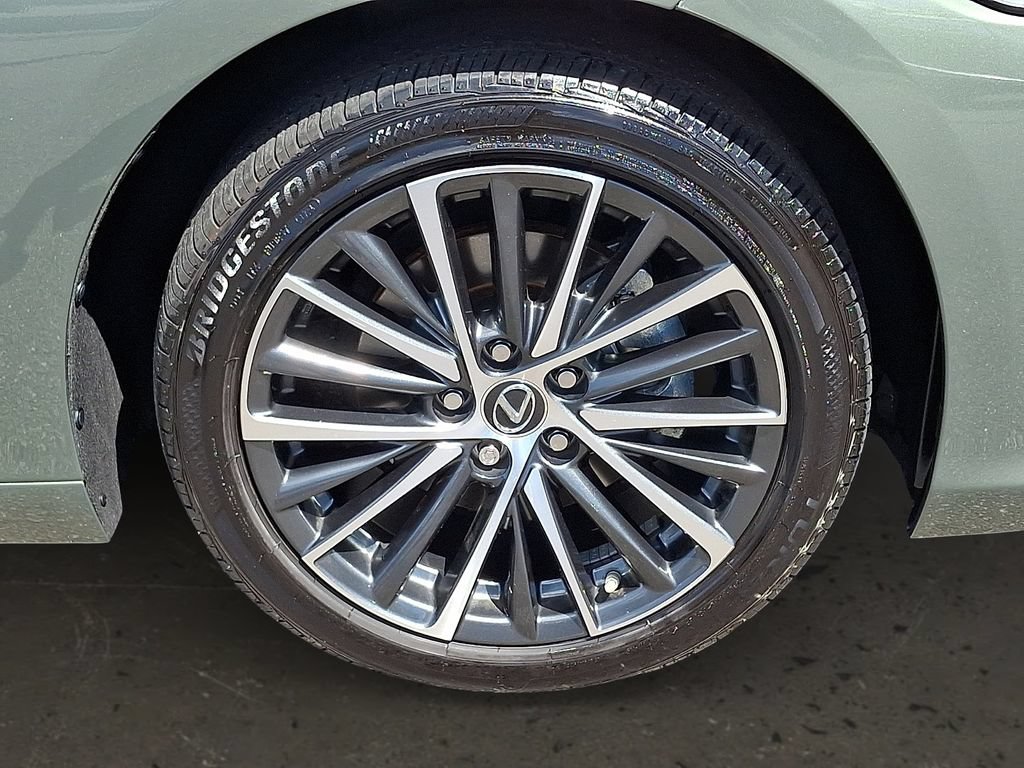 Used 2025 Lexus ES 350 w/ Premium Package FWD image 9