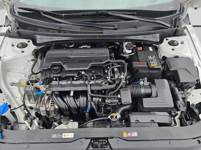 Used 2025 Hyundai Elantra SEL FWD image 32