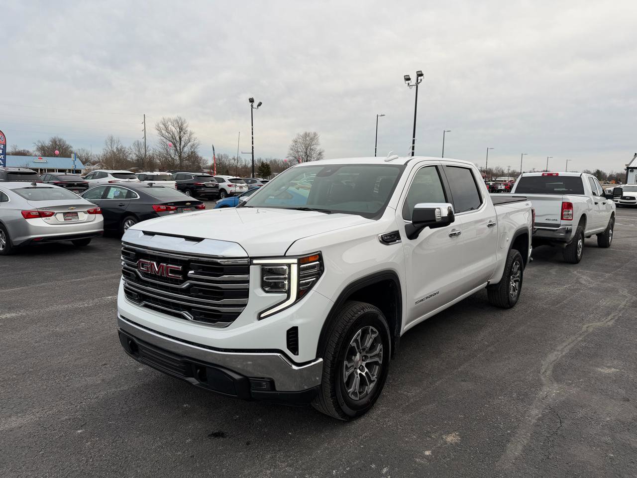 Used 2026 GMC Sierra 1500 SLT image 11