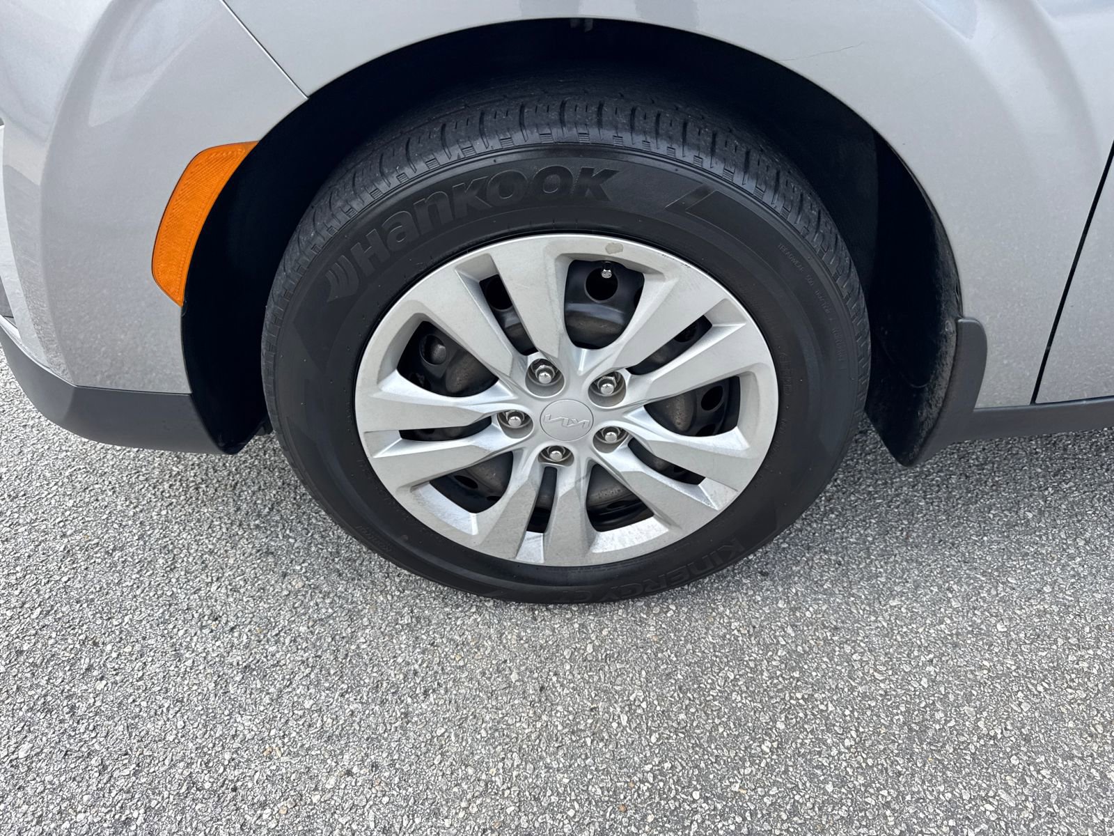 Used 2023 Kia Soul LX image 11