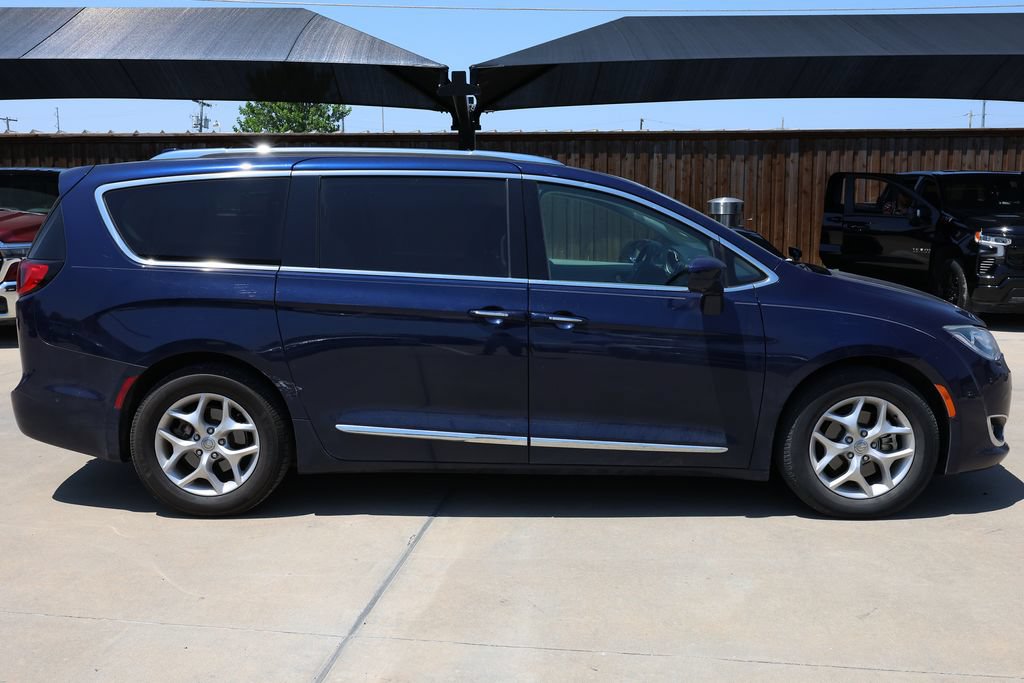 Used 2019 Chrysler Pacifica Touring-L Plus FWD image 4
