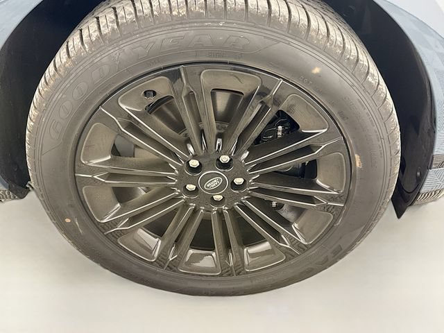 Certified 2026 Land Rover Range Rover Evoque Dynamic SE AWD/4WD image 33
