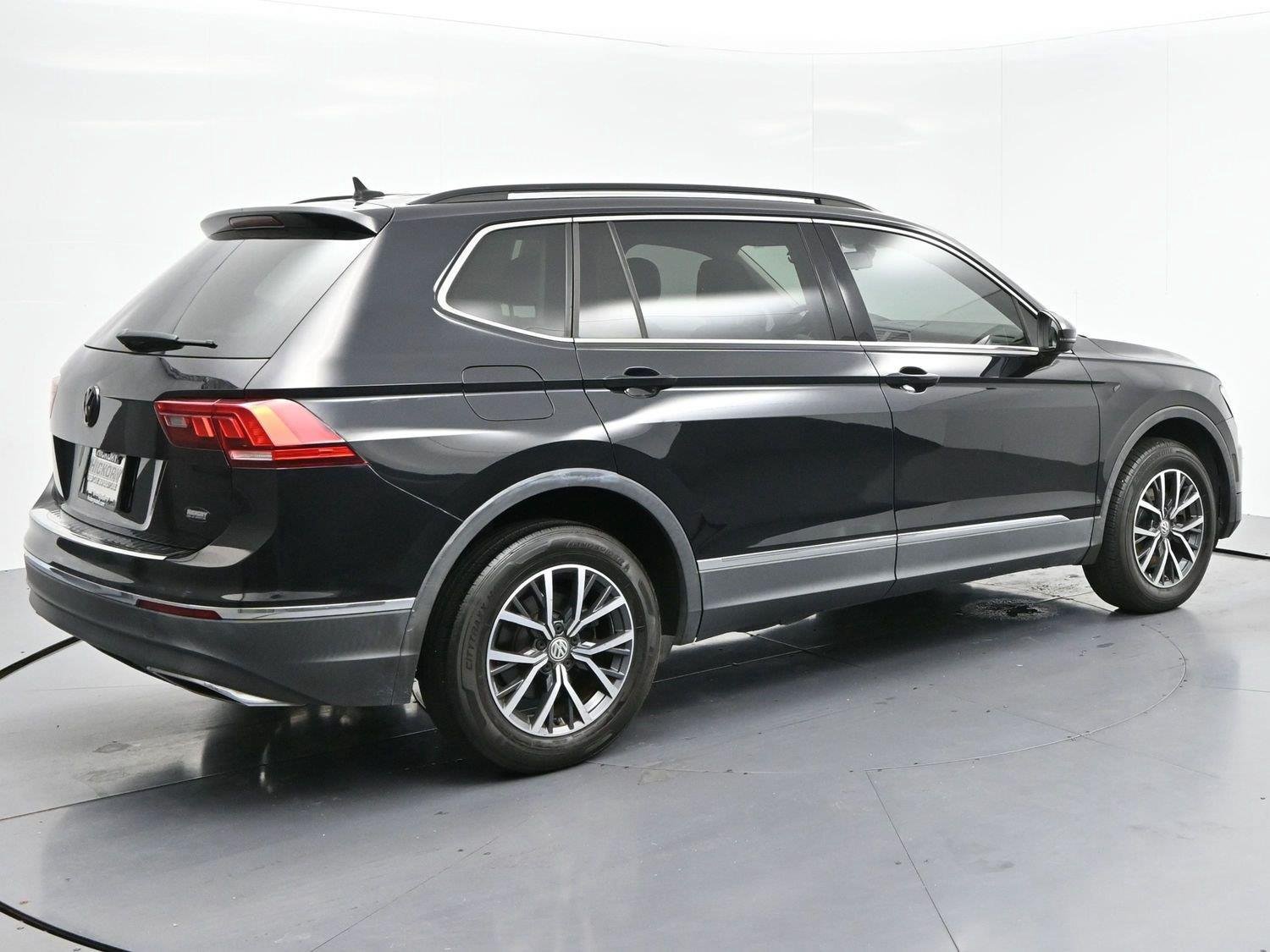 Used 2020 Volkswagen Tiguan SE w/ Panoramic Sunroof Package FWD image 7