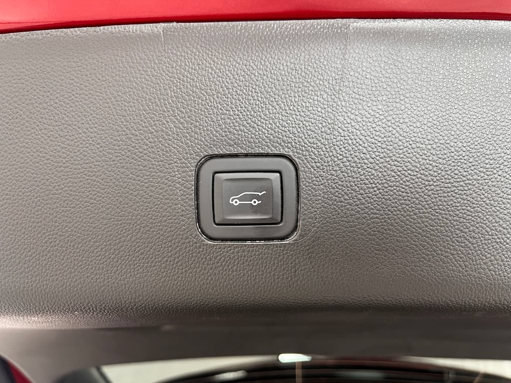 Used 2023 Chevrolet Traverse LT w/ LT Premium Package AWD/4WD image 39