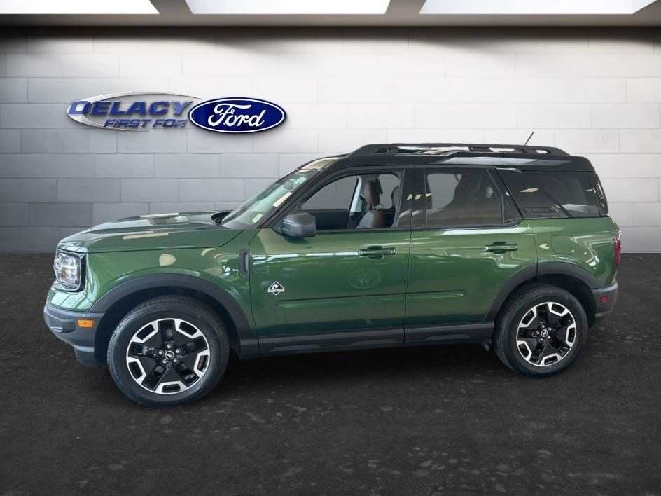 Used 2024 Ford Bronco Sport Outer Banks AWD/4WD image 2