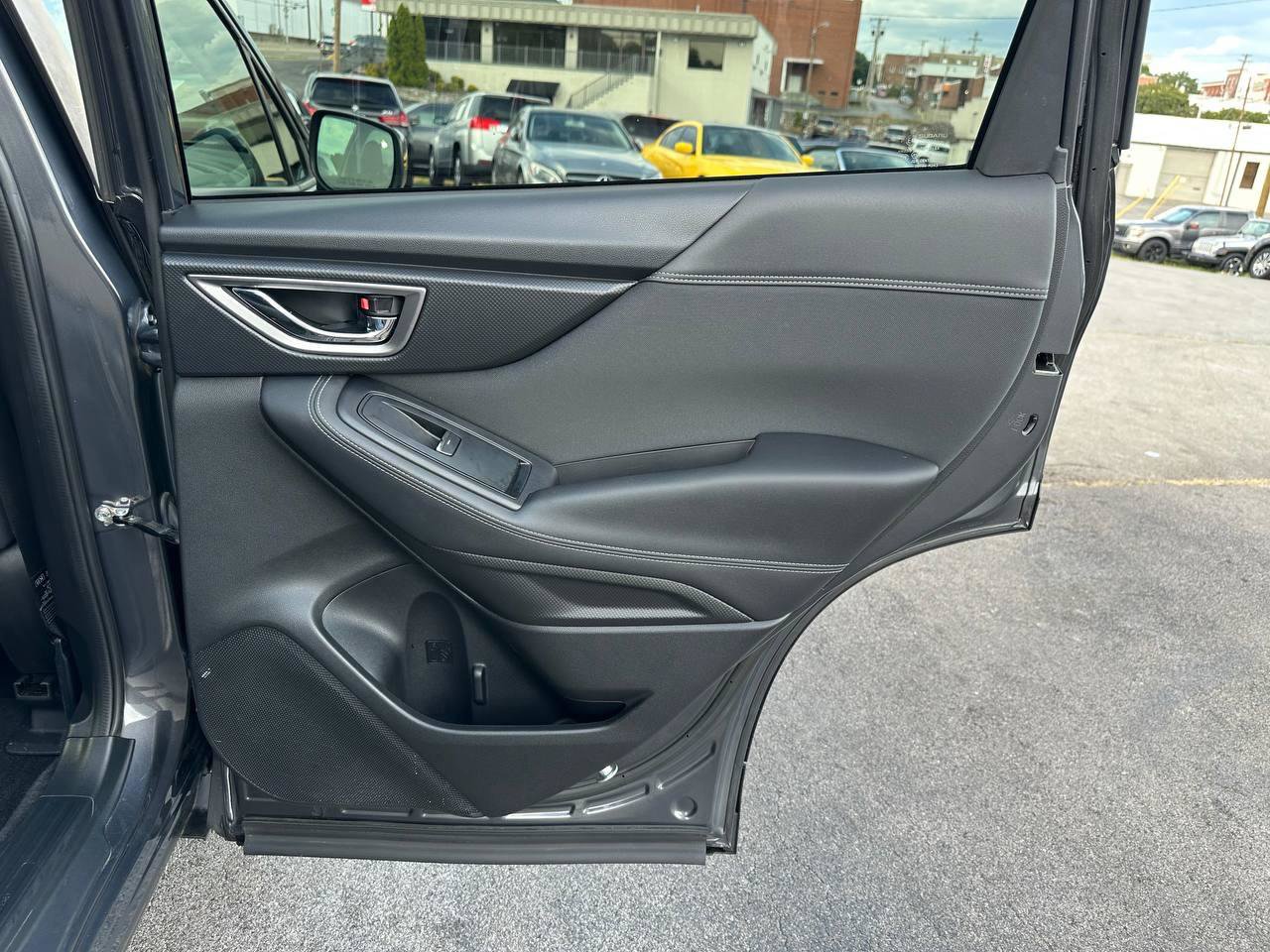 Used 2020 Subaru Forester Premium AWD/4WD image 37