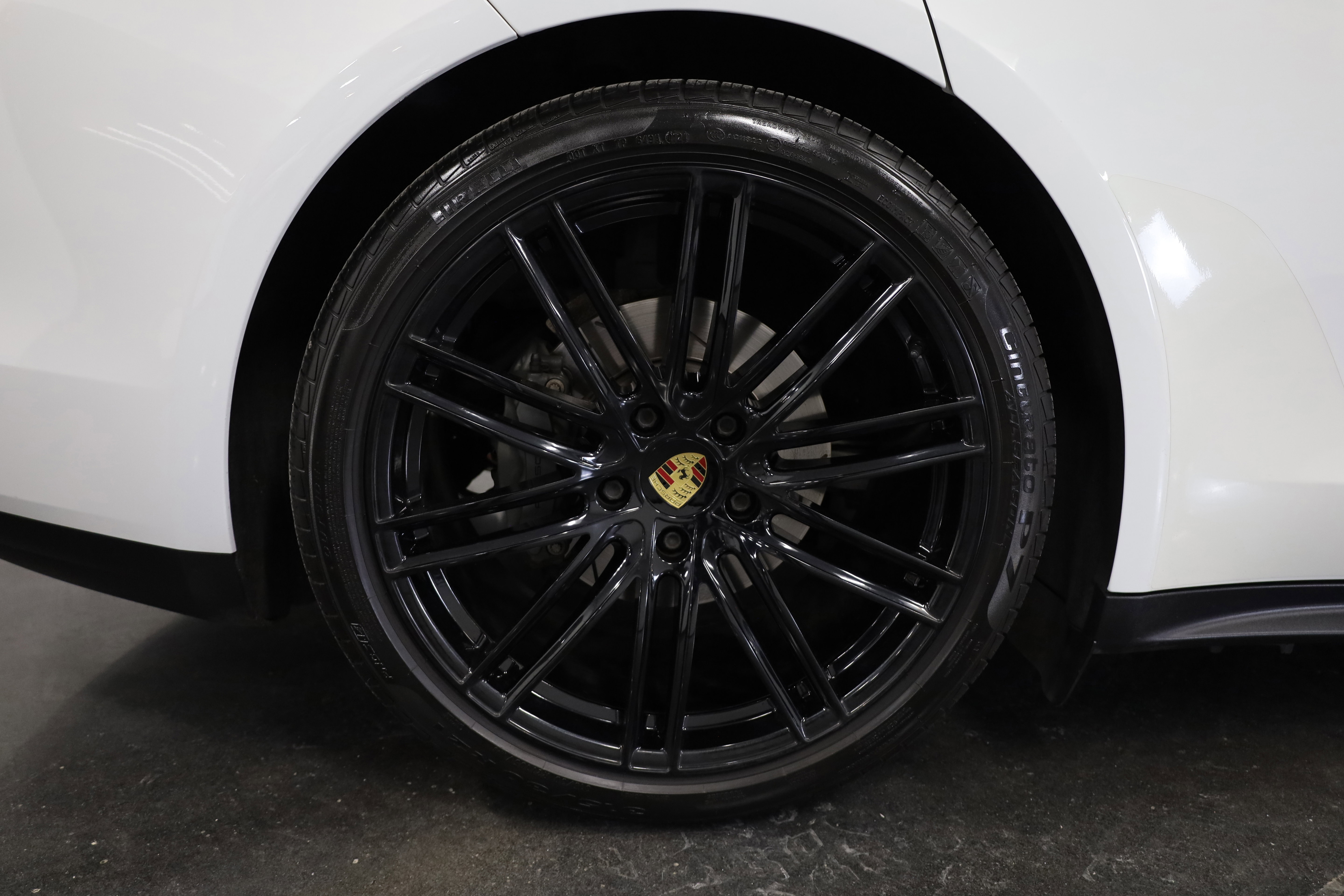 Used 2018 Porsche Panamera 4S image 11