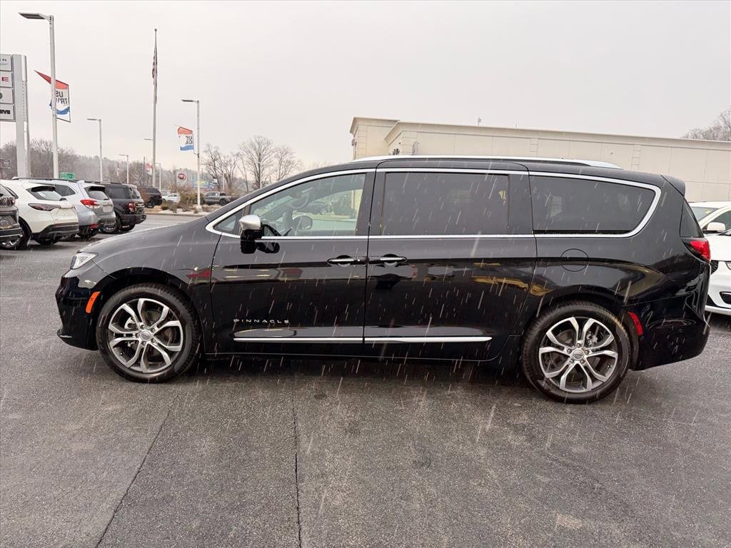 Used 2024 Chrysler Pacifica Pinnacle image 8