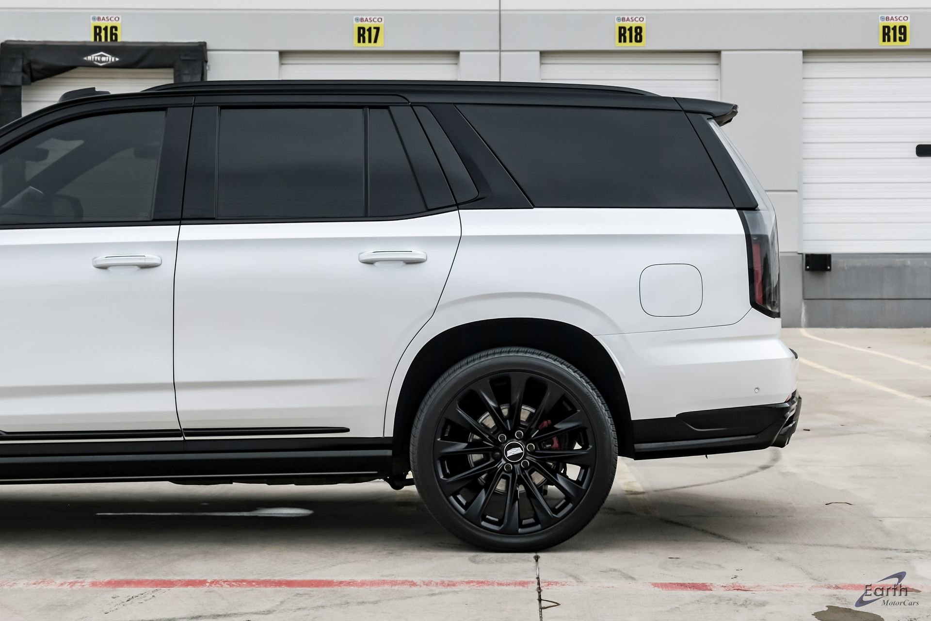 Used 2025 Cadillac Escalade V w/ LPO, ONYX Package AWD/4WD image 10
