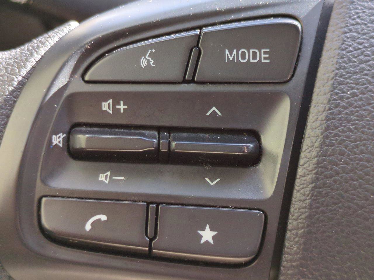 Certified 2023 Hyundai Venue SE w/ Cargo Package image 23