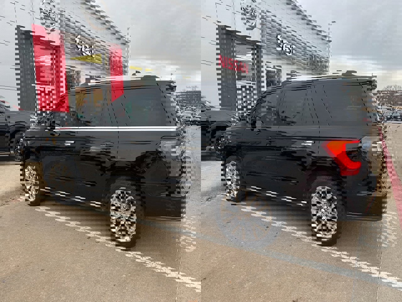 Used 2018 Ford Expedition Limited w/ Equipment Group 302A image 5