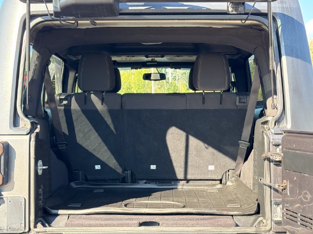 Used 2018 Jeep Wrangler Unlimited Sahara AWD/4WD image 19