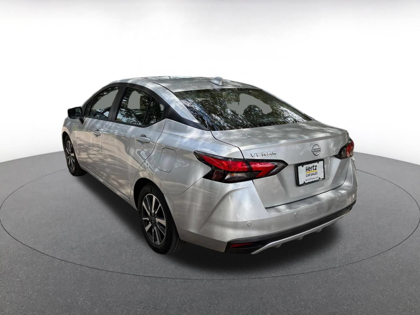 Used 2025 Nissan Versa SV FWD image 5