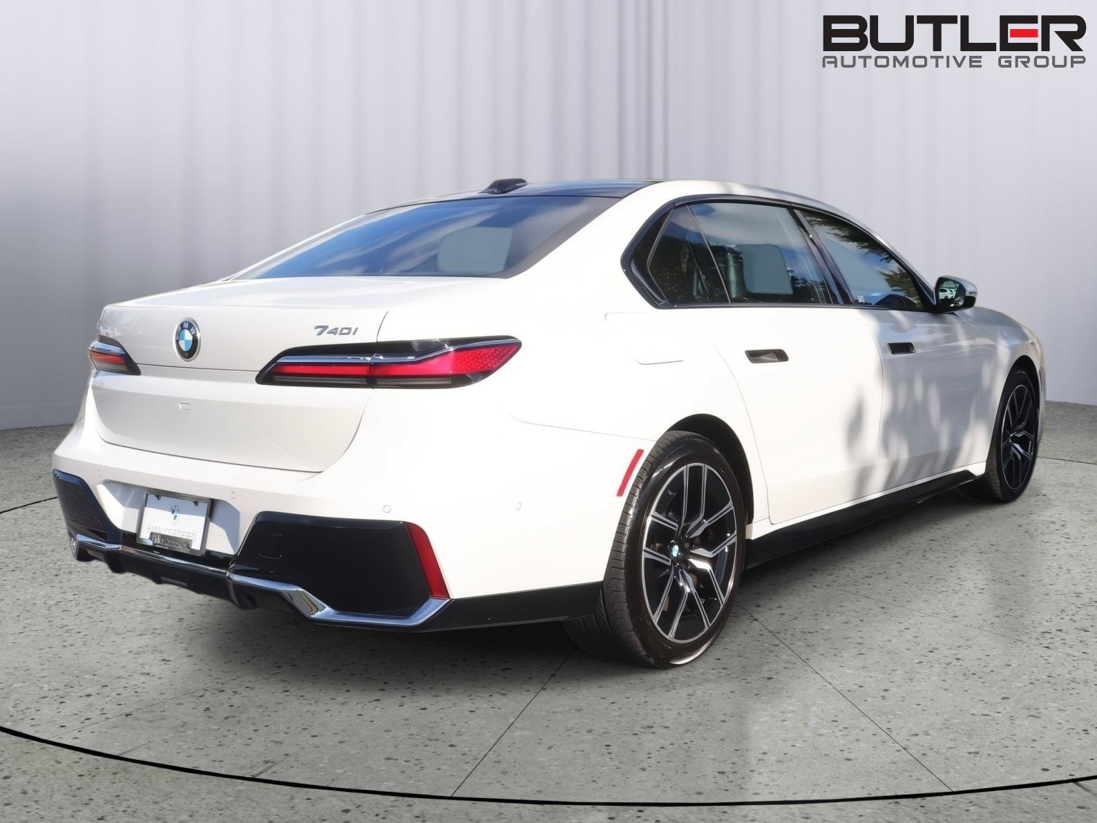 Used 2023 BMW 740i RWD image 6