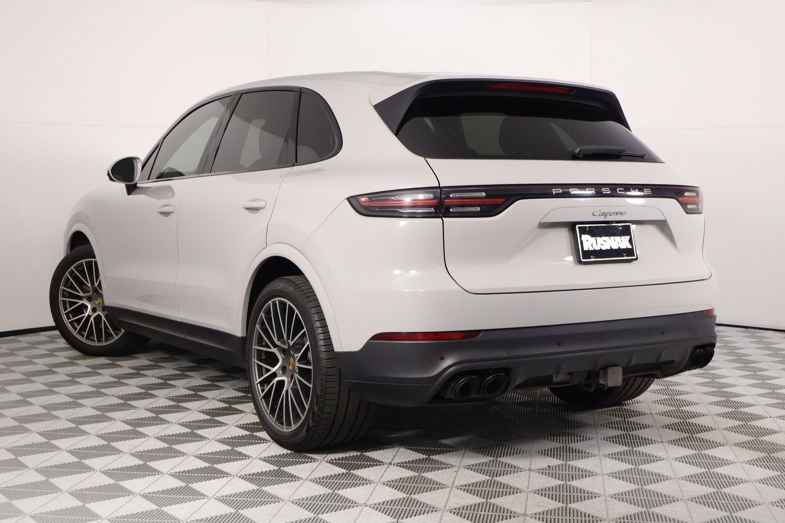 Certified 2023 Porsche Cayenne Platinum Edition AWD/4WD image 3