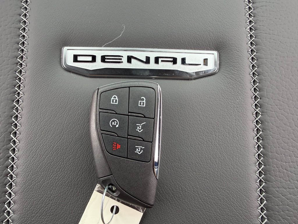 New 2026 GMC Yukon XL Denali w/ Denali Reserve Package AWD/4WD image 40