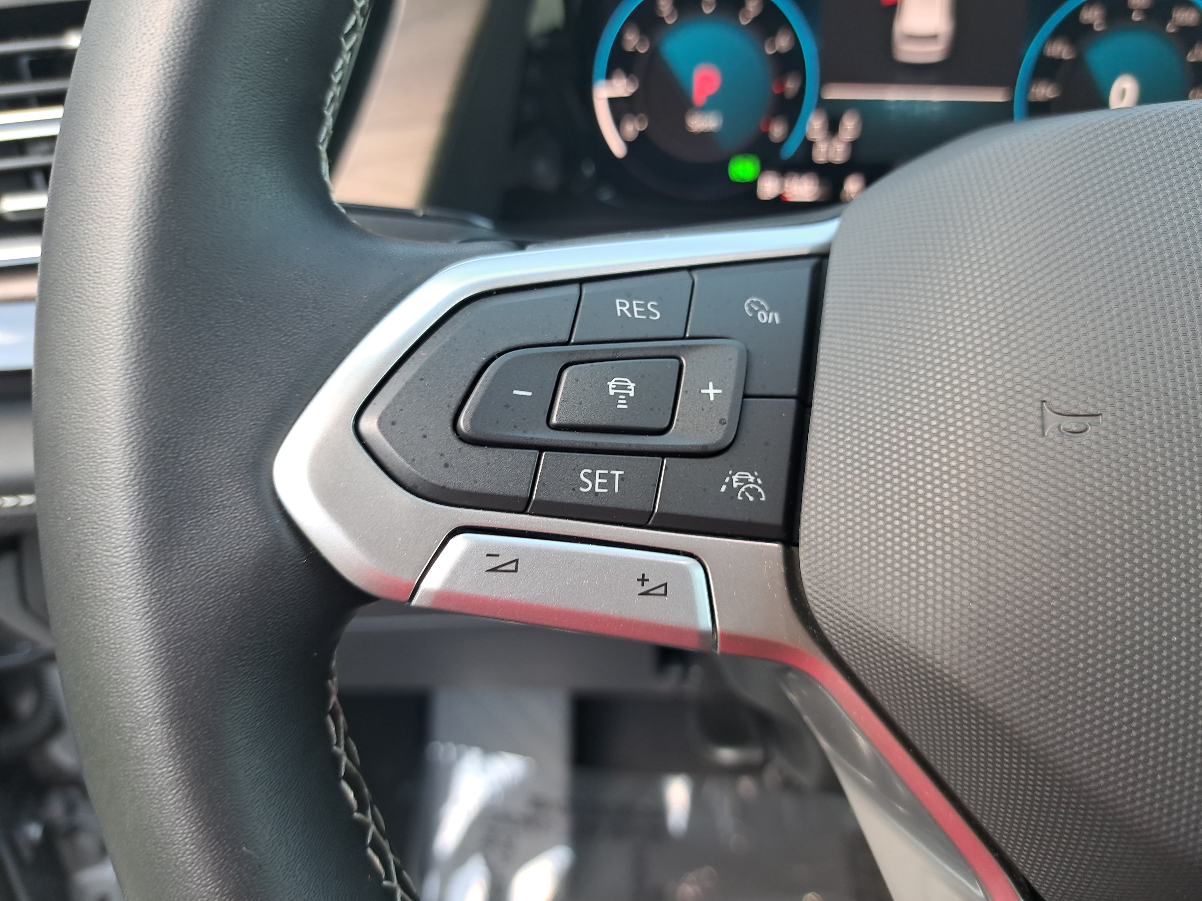 Certified 2026 Volkswagen Atlas SE FWD image 19