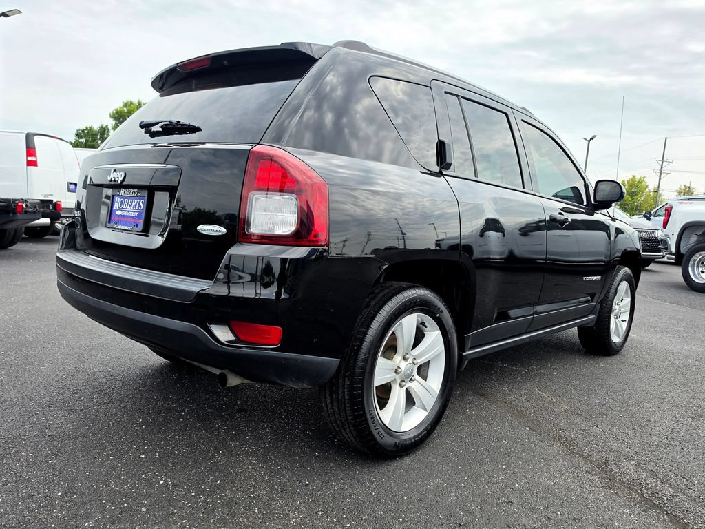 Used 2017 Jeep Compass Latitude AWD/4WD image 9