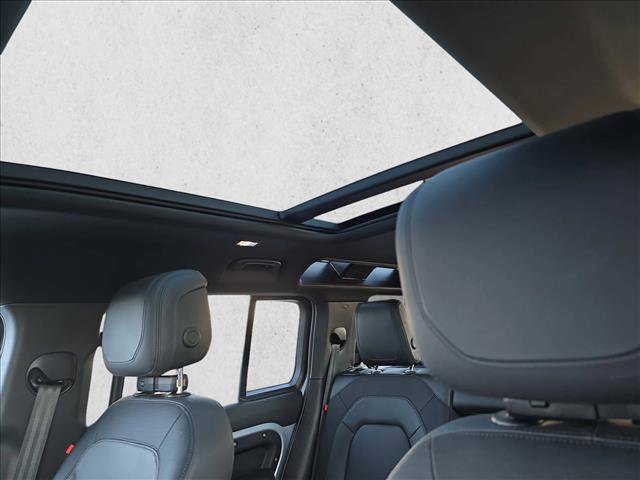 Used 2023 Land Rover Defender 110 X-Dynamic SE image 30