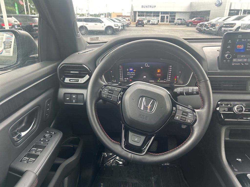 Used 2025 Honda Pilot Black Edition image 16