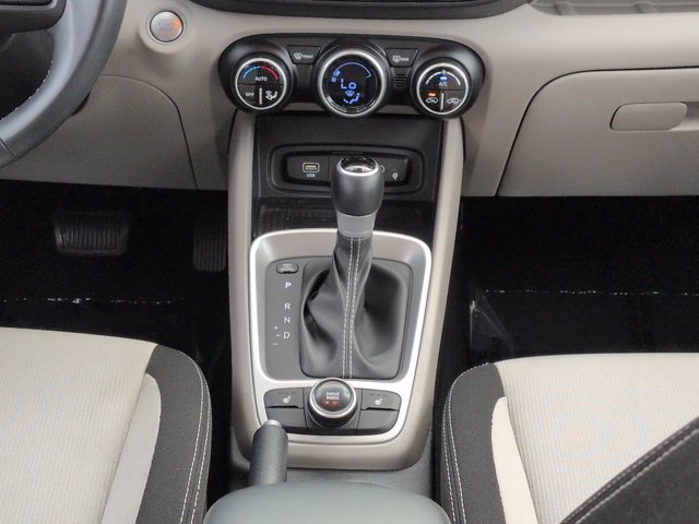 Used 2026 Hyundai Venue SEL FWD image 18