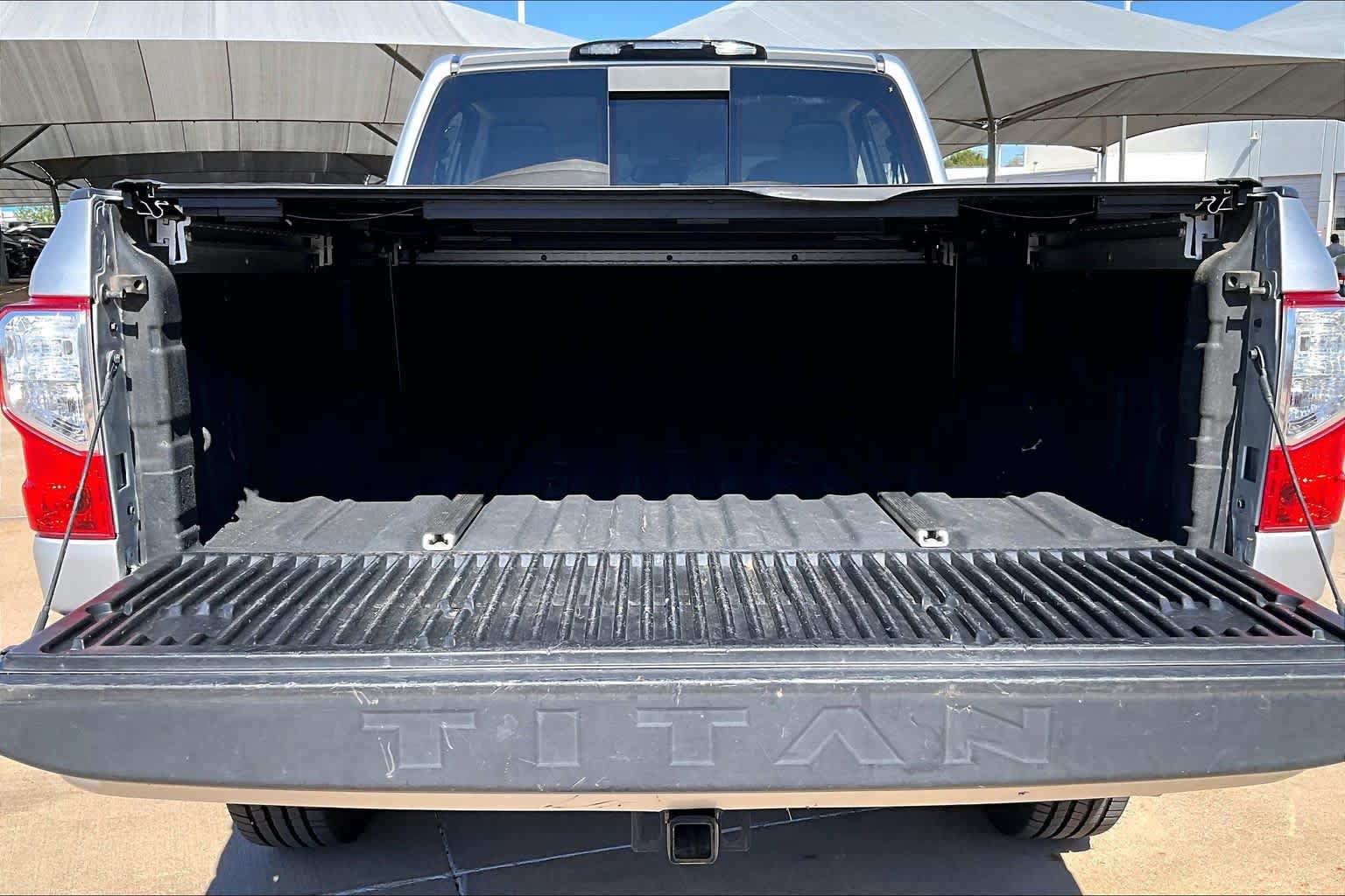 Used 2017 Nissan Titan SL AWD/4WD image 31