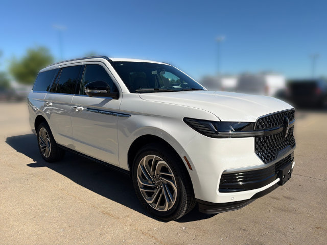 New 2026 Lincoln Navigator Reserve AWD/4WD image 3