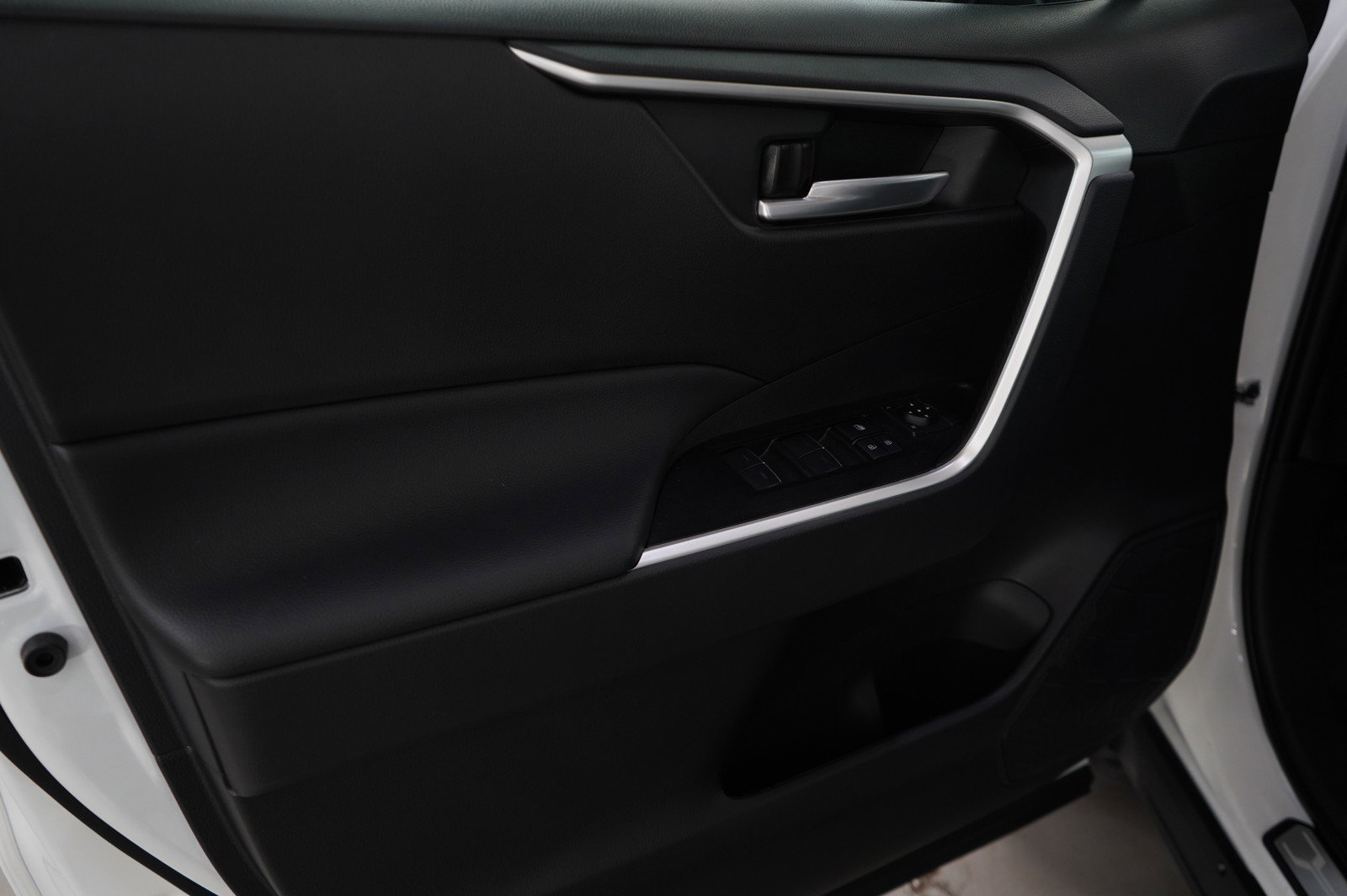 Used 2025 Toyota RAV4 XLE image 23