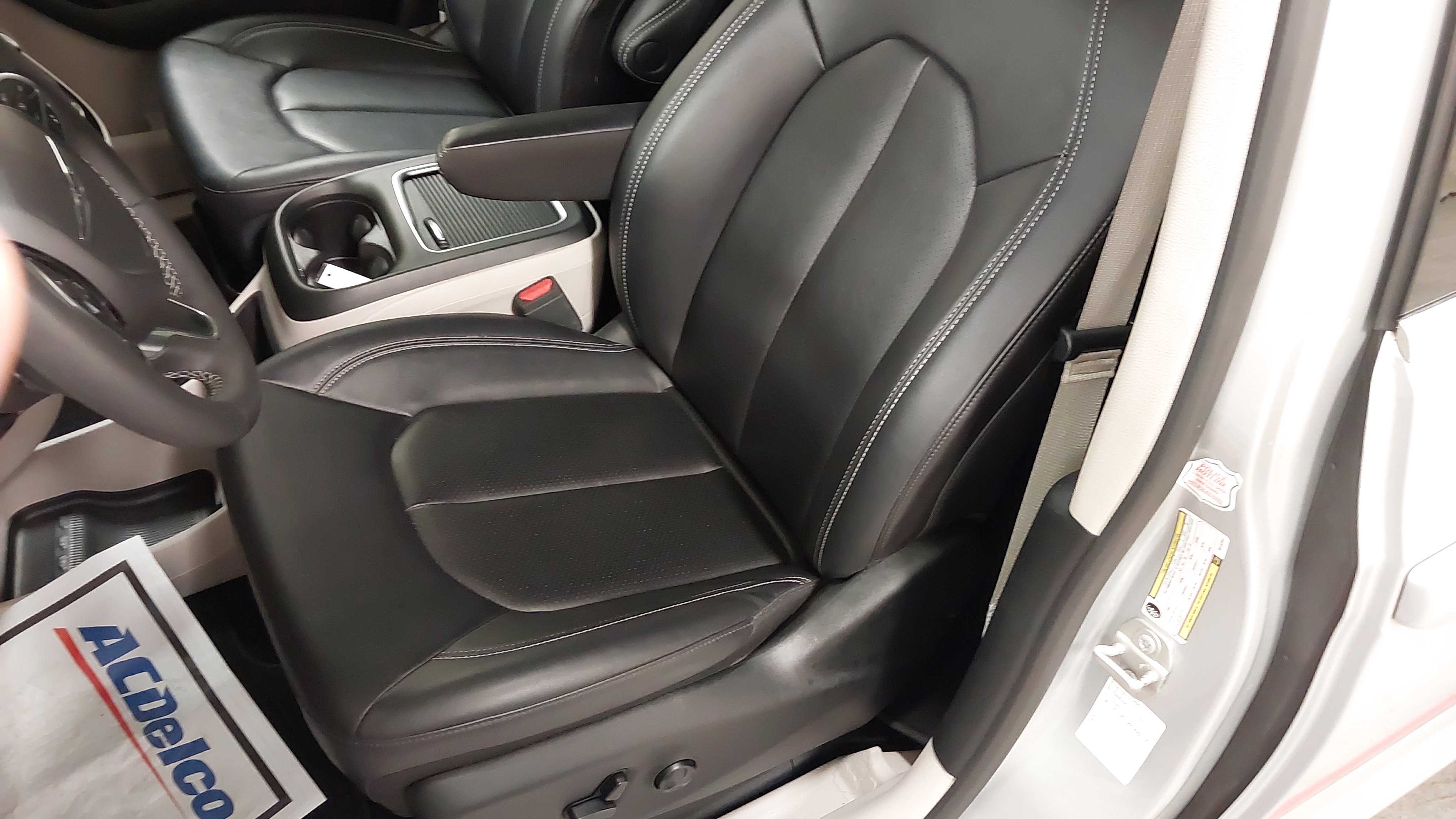 Used 2024 Chrysler Pacifica Touring-L image 22