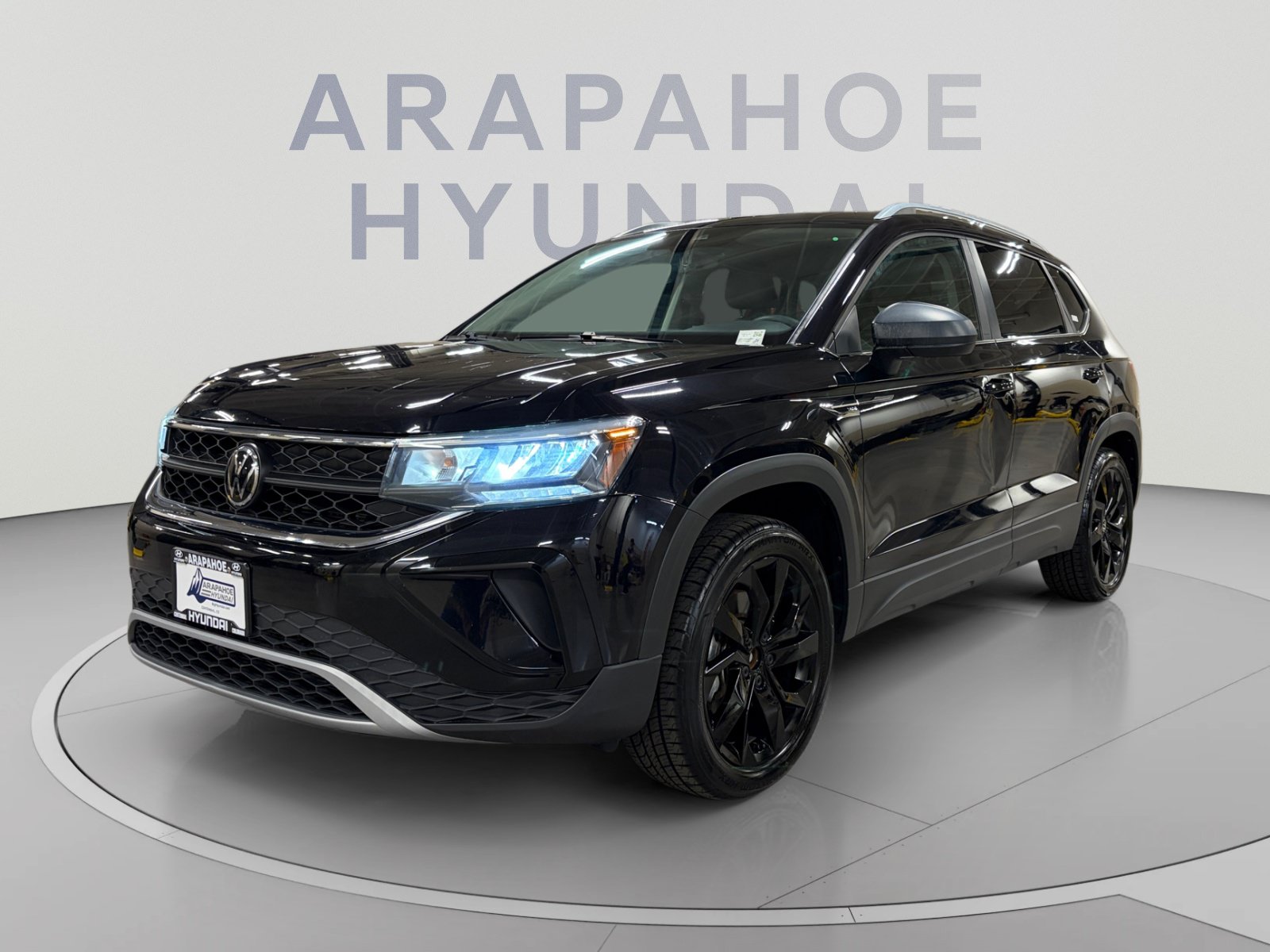 Used 2023 Volkswagen Taos SE w/ Black Wheel Package