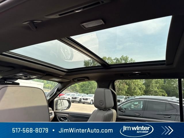 Certified 2023 GMC Yukon XL SLT w/ SLT Premium Package AWD/4WD image 10