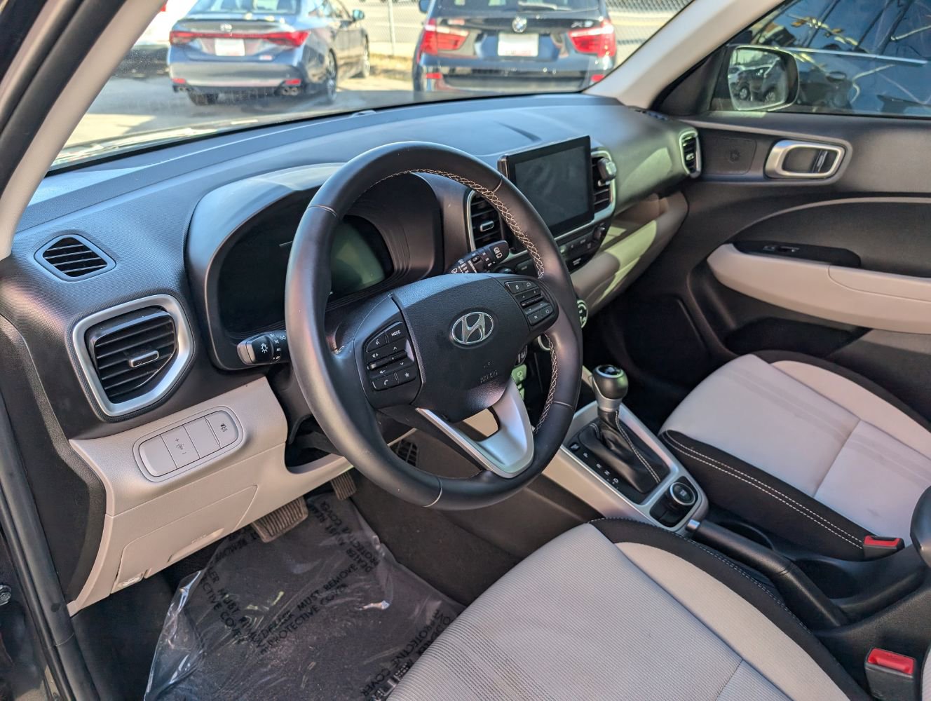 Used 2024 Hyundai Venue SEL FWD image 12