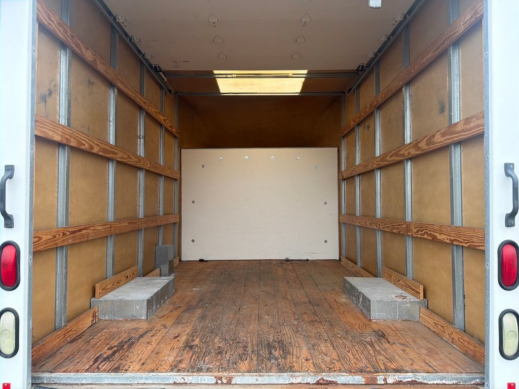 Used 2008 Chevrolet Express 3500 RWD image 19