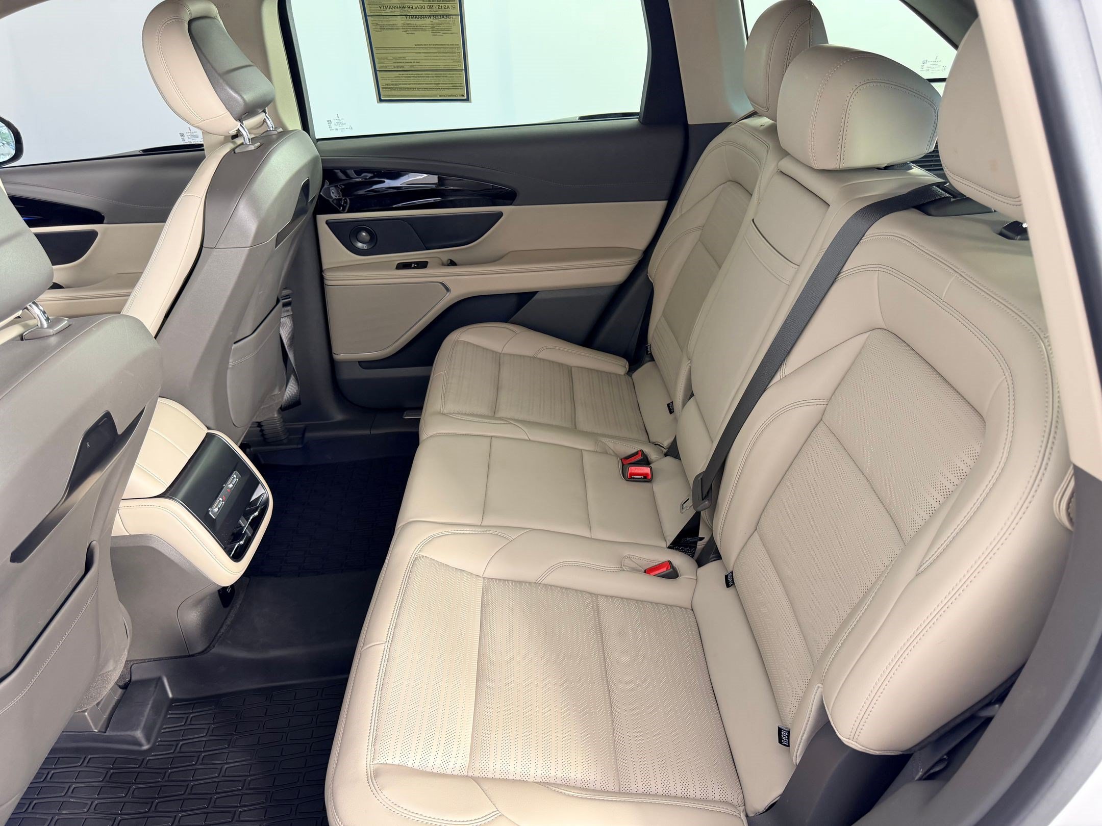 Used 2024 Lincoln Nautilus Reserve w/ Equipment Group 202A AWD/4WD image 21