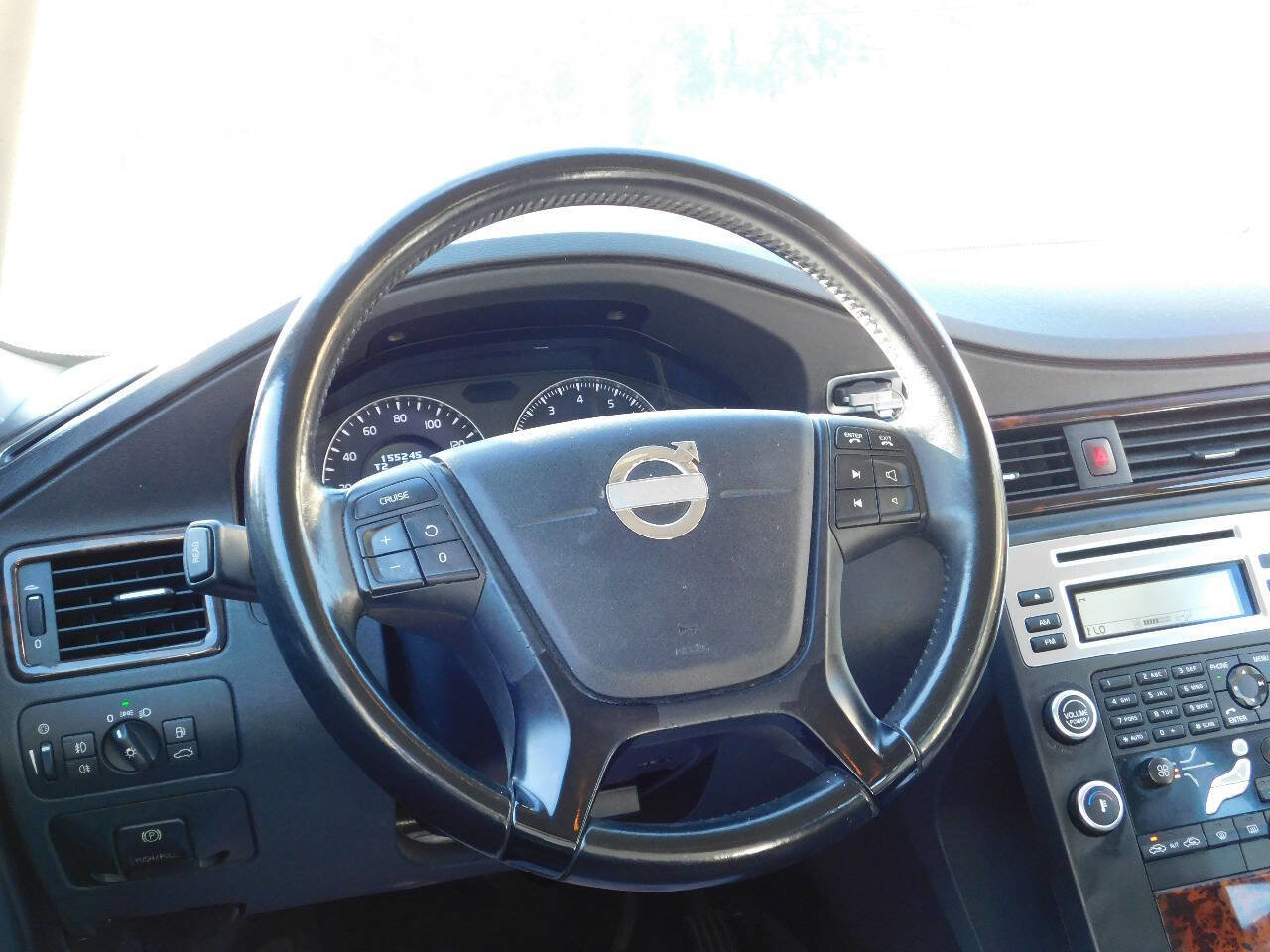 Used 2010 Volvo V70 image 17