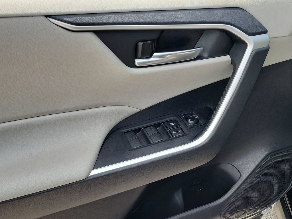 Used 2021 Toyota RAV4 XLE FWD image 20