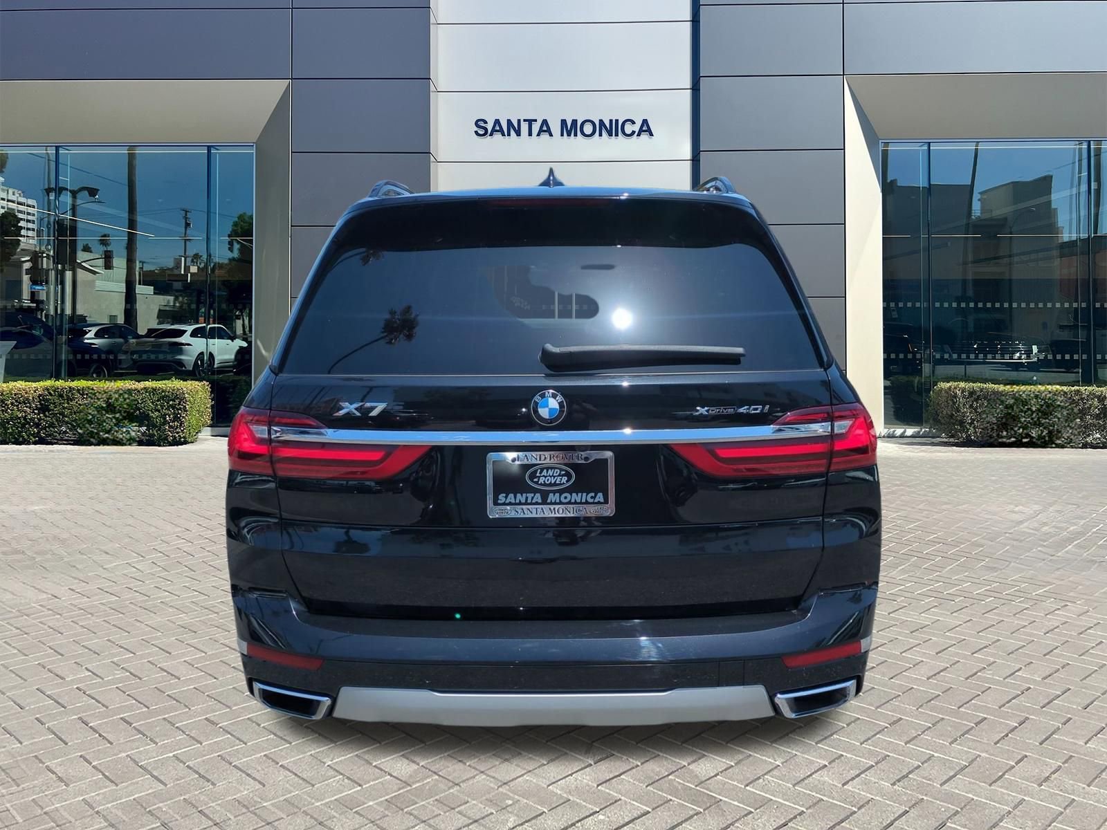 Used 2022 BMW X7 xDrive40i w/ Parking Assistance Package AWD/4WD image 4