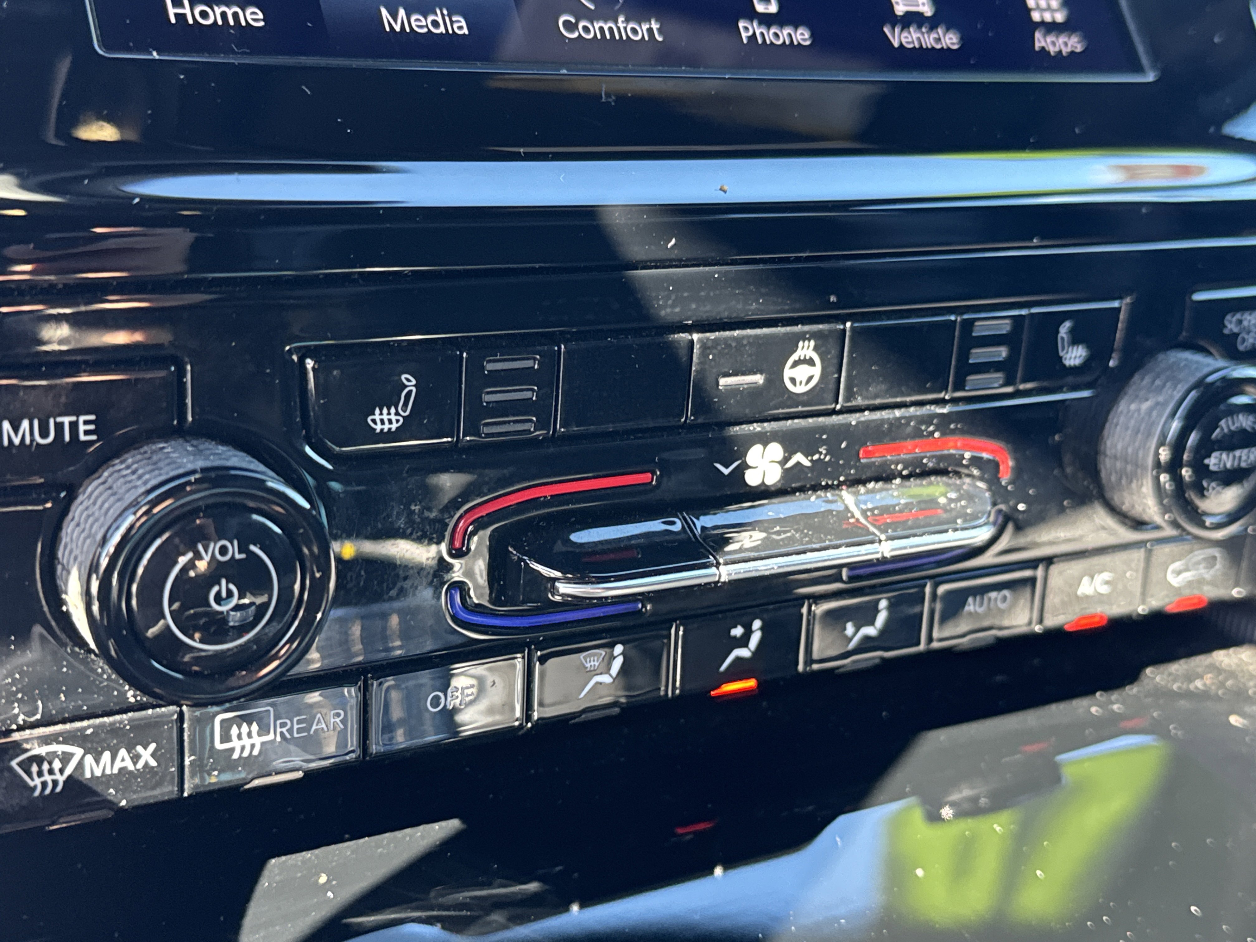 Used 2024 Jeep Grand Cherokee L Laredo image 28