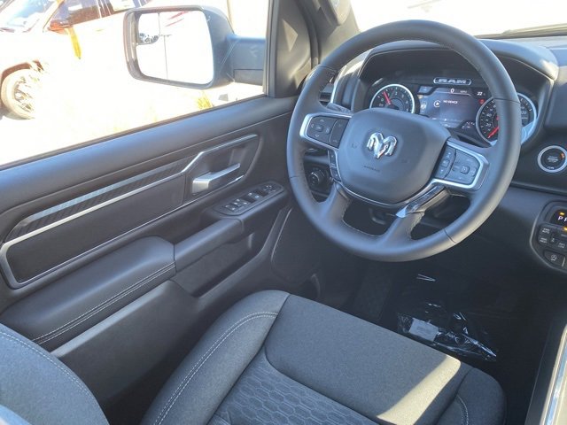 New 2026 RAM 1500 4x4 Crew Cab image 31