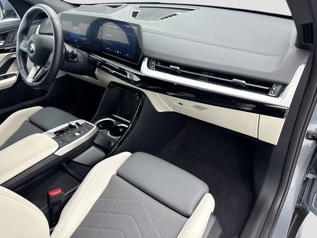 Used 2026 BMW X2 xDrive28i AWD/4WD image 15