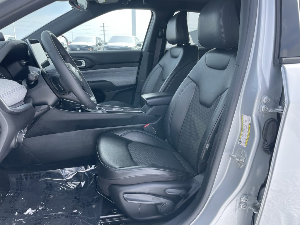 Used 2024 Jeep Compass Latitude image 7