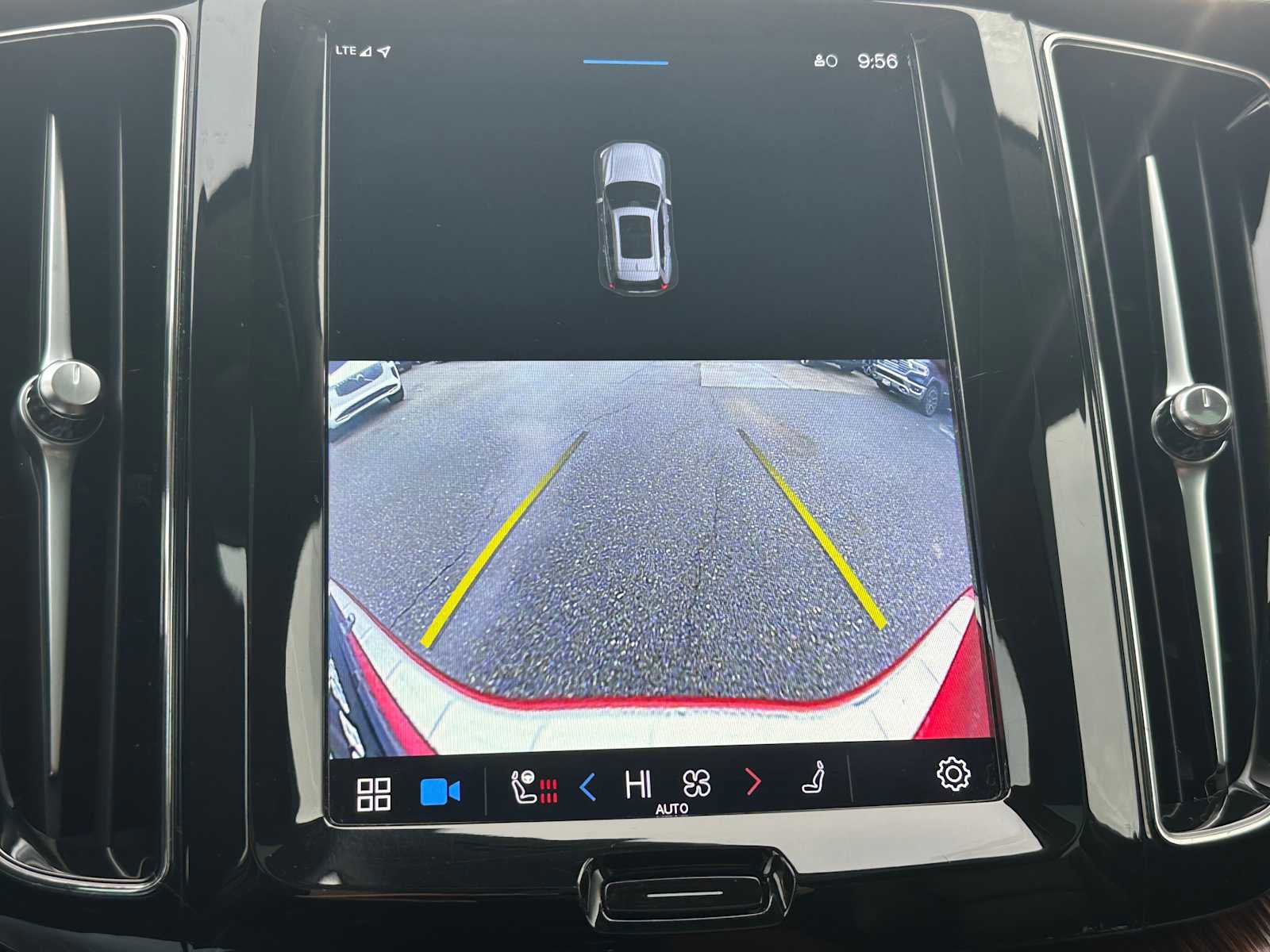 Certified 2023 Volvo XC60 B5 Plus w/ Climate Package image 25