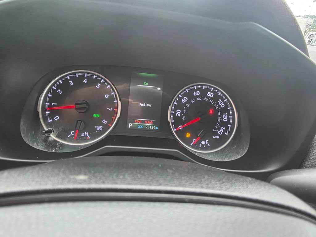 Used 2022 Toyota RAV4 LE AWD/4WD image 19