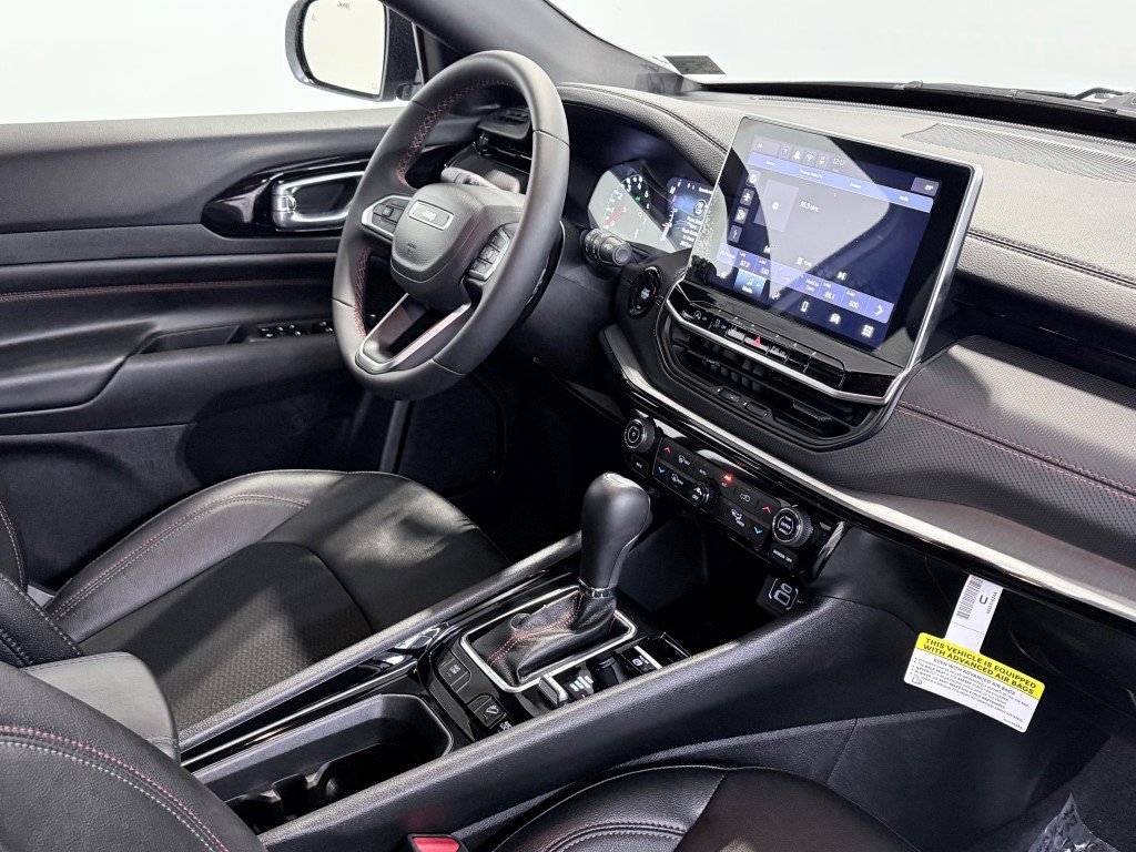 Used 2024 Jeep Compass Trailhawk image 12