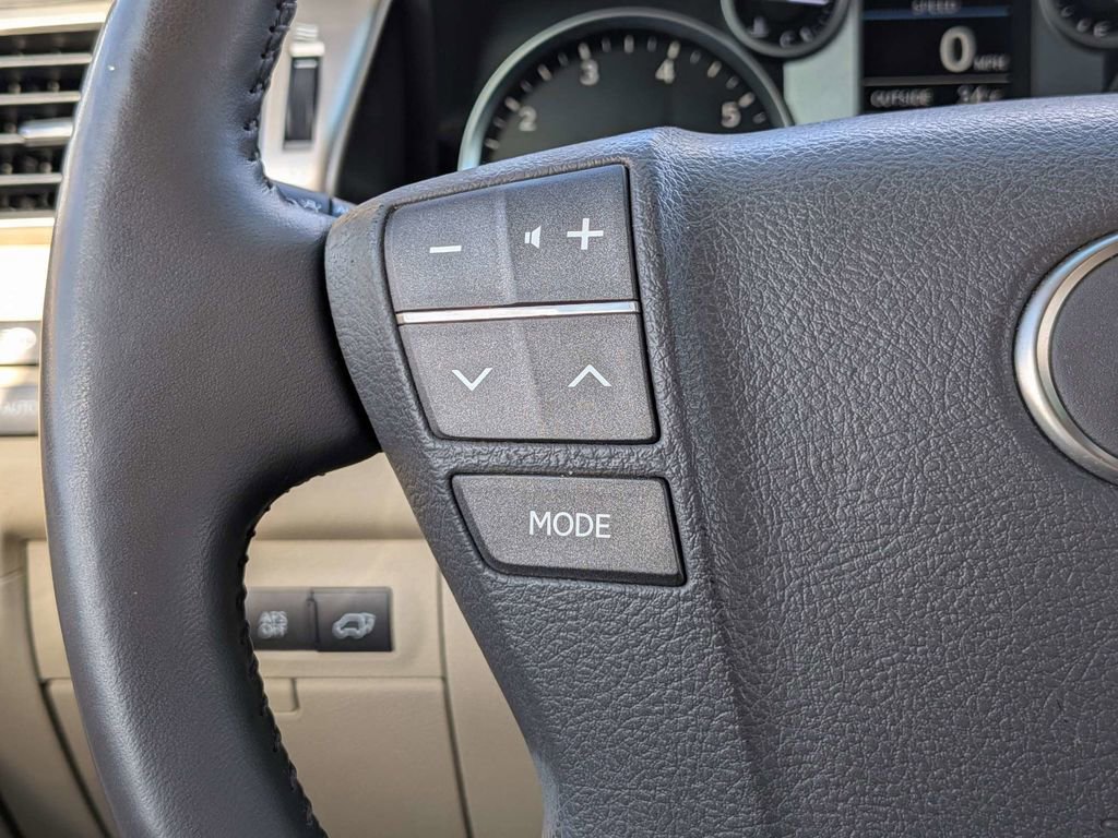 Used 2013 Lexus LX 570 4WD w/ Luxury Pkg image 26