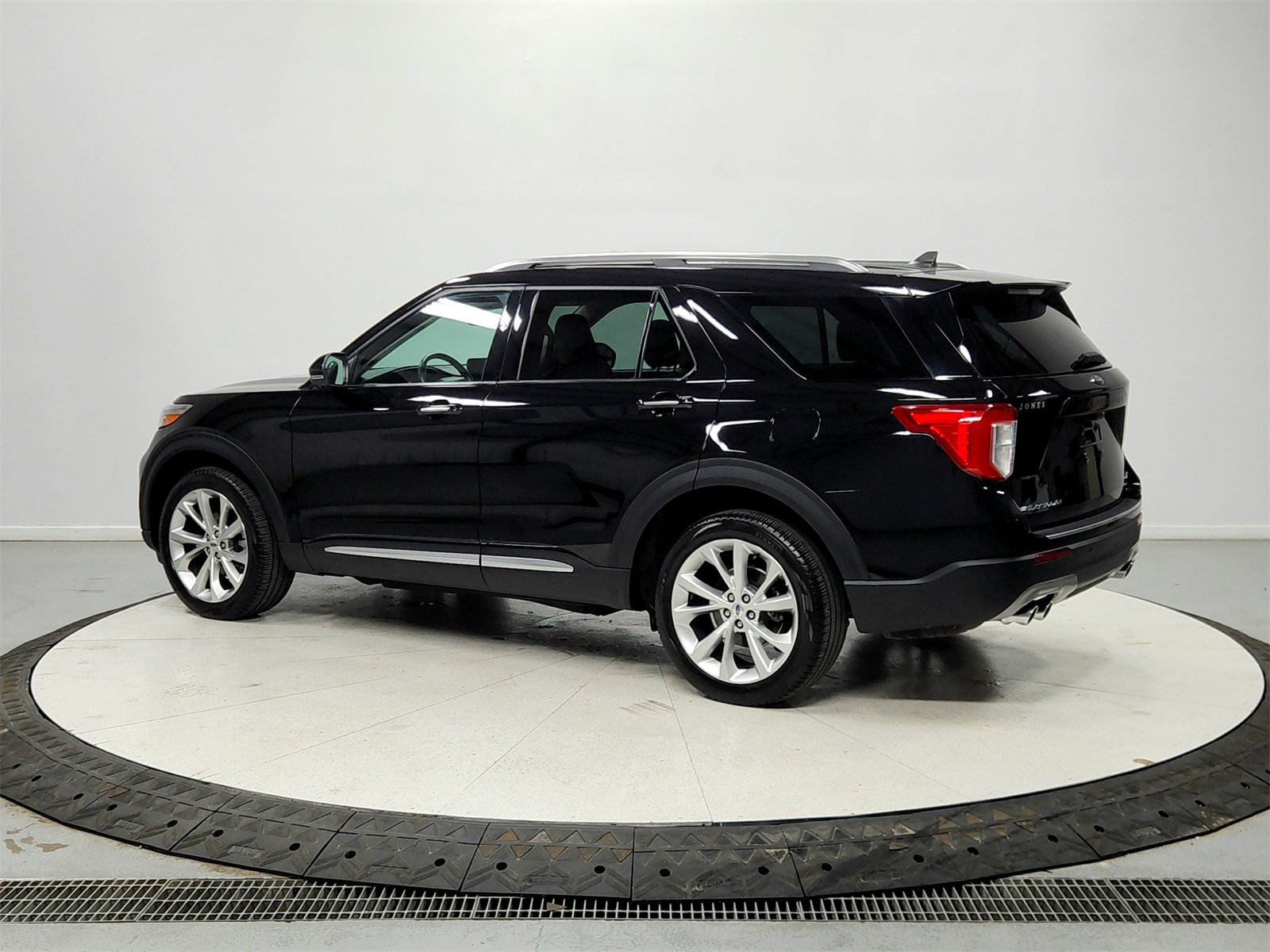Used 2023 Ford Explorer Platinum w/ Technology Package image 5