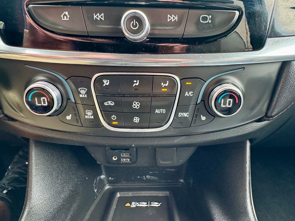 Used 2023 Chevrolet Traverse RS image 33