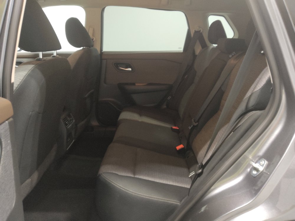 Used 2023 Nissan Rogue SV AWD/4WD image 18